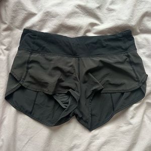 Lululemon off black speed short 2.5”